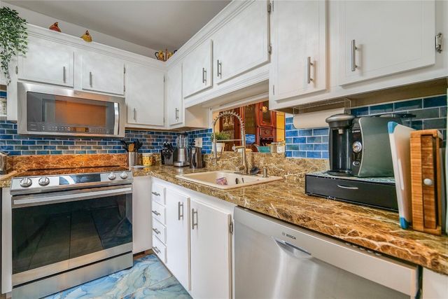 3505 NW 48th Avenue 404, Lauderdale Lakes, FL 33319