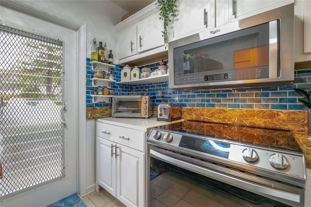 3505 NW 48th Avenue 404, Lauderdale Lakes, FL 33319