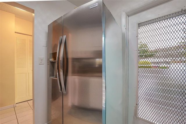 3505 NW 48th Avenue 404, Lauderdale Lakes, FL 33319