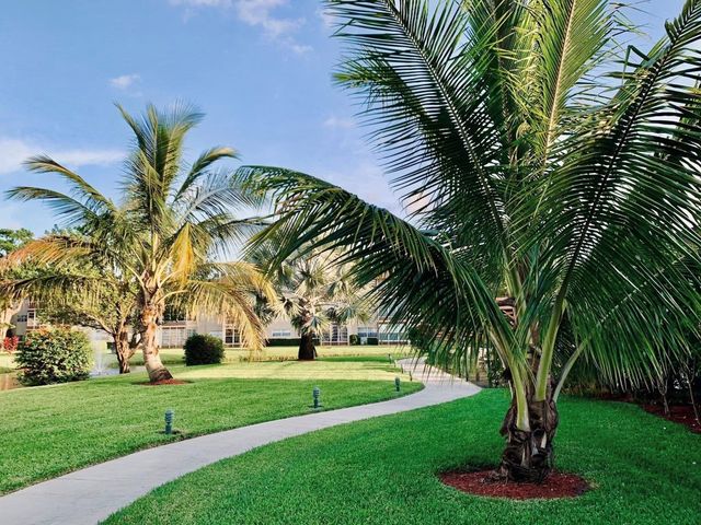 3505 NW 48th Avenue 404, Lauderdale Lakes, FL 33319