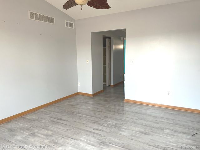 4062 Heatherwood Court, Warren, MI 48092