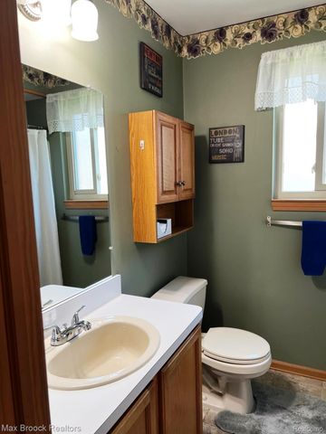 4062 Heatherwood Court, Warren, MI 48092