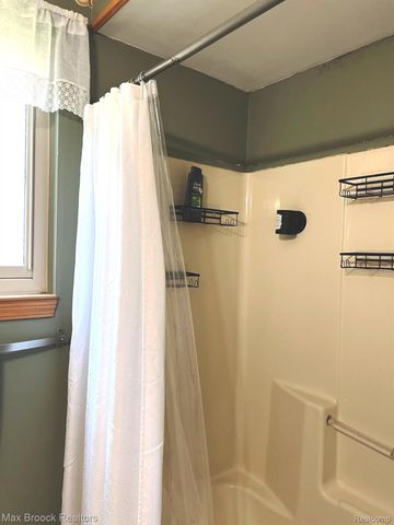 4062 Heatherwood Court, Warren, MI 48092