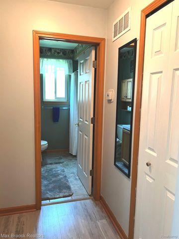 4062 Heatherwood Court, Warren, MI 48092