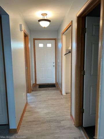 4062 Heatherwood Court, Warren, MI 48092