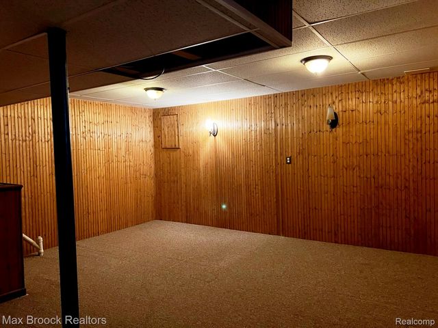 4062 Heatherwood Court, Warren, MI 48092