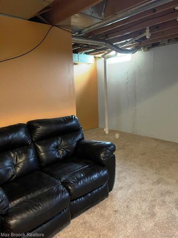 4062 Heatherwood Court, Warren, MI 48092