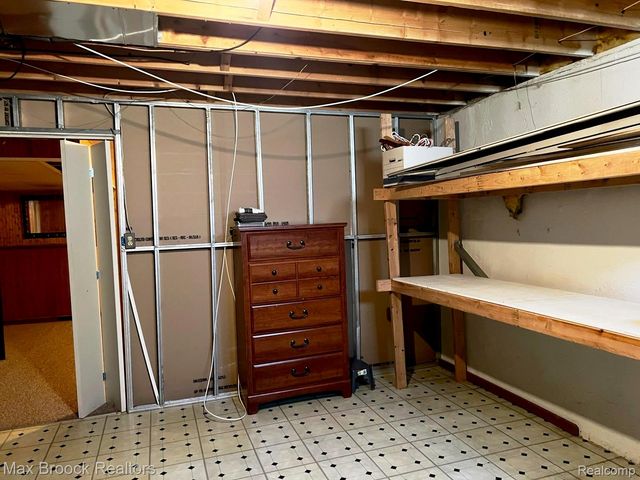4062 Heatherwood Court, Warren, MI 48092