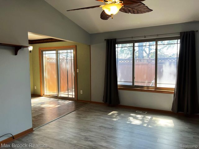4062 Heatherwood Court, Warren, MI 48092