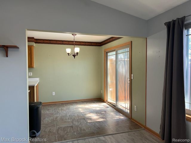 4062 Heatherwood Court, Warren, MI 48092