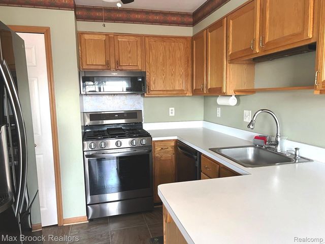 4062 Heatherwood Court, Warren, MI 48092