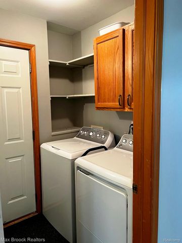 4062 Heatherwood Court, Warren, MI 48092
