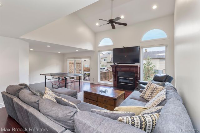6322 ASPEN RIDGE Boulevard, West Bloomfield Charter Township, MI 48322
