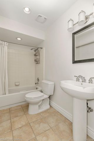 6322 ASPEN RIDGE Boulevard, West Bloomfield Charter Township, MI 48322