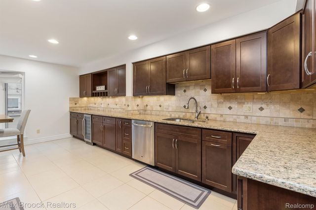 6322 ASPEN RIDGE Boulevard, West Bloomfield Charter Township, MI 48322