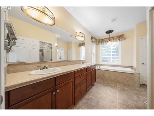 12406 Nw 46TH Ave, Vancouver, WA 98685