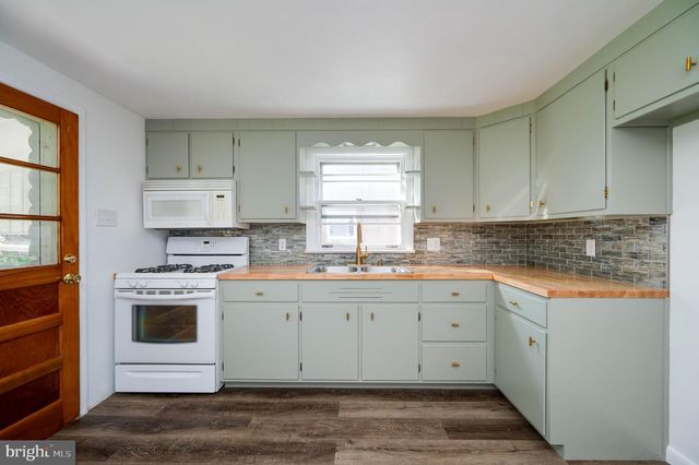 3521 CHESTNUT ST, Reading, PA 19605