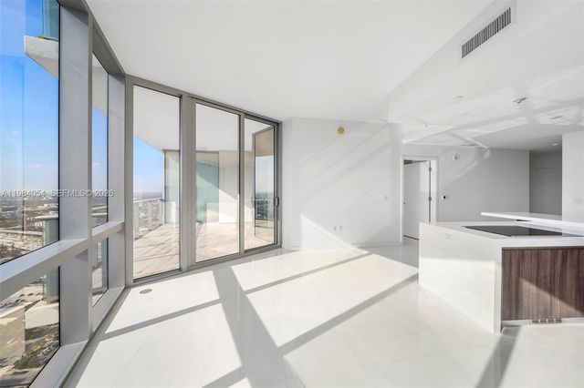 851 NE 1st Ave 4010, Miami, FL 33132