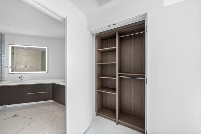 851 NE 1st Ave 4010, Miami, FL 33132