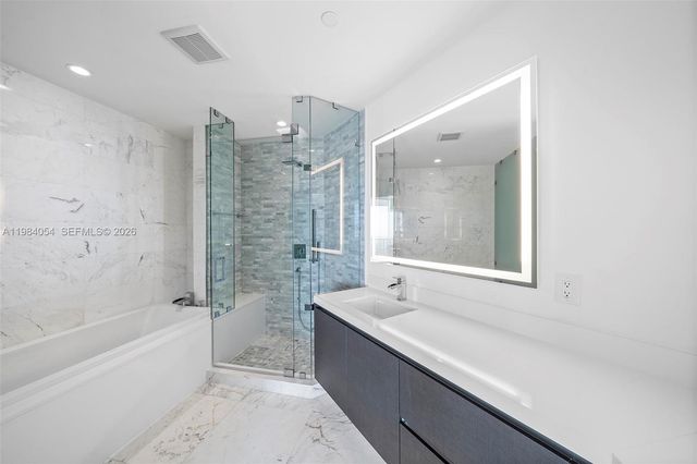 851 NE 1st Ave 4010, Miami, FL 33132