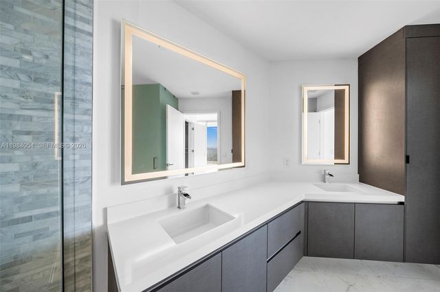 851 NE 1st Ave 4010, Miami, FL 33132