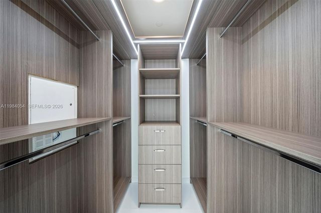 851 NE 1st Ave 4010, Miami, FL 33132