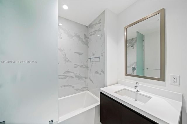 851 NE 1st Ave 4010, Miami, FL 33132