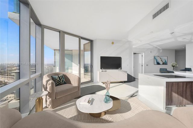 851 NE 1st Ave 4010, Miami, FL 33132