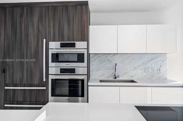 851 NE 1st Ave 4010, Miami, FL 33132