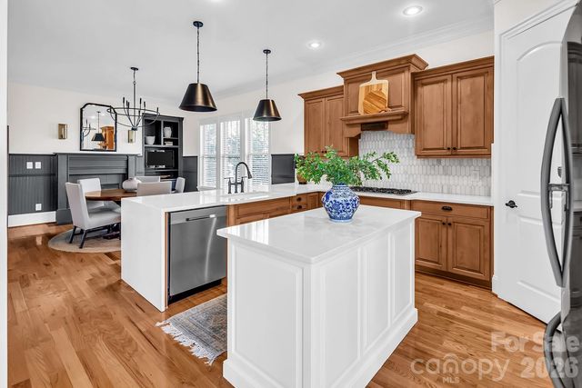 394 Stone Cliff Lane, Lake Wylie, SC 29710