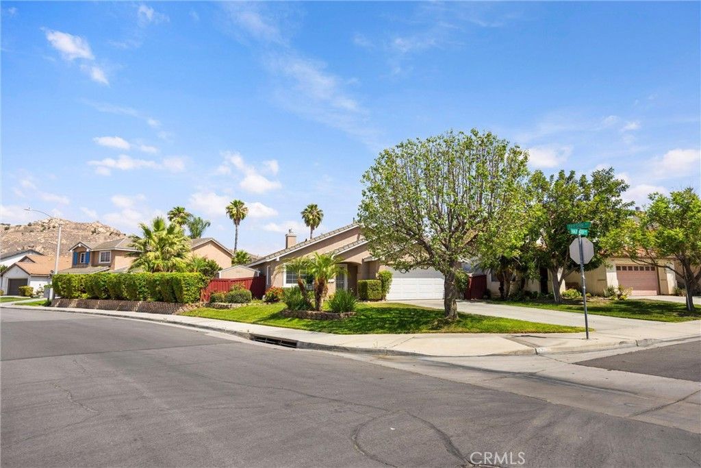 Image 44 of property listing at 4361 Halfinger, Jurupa Valley, CA 92509