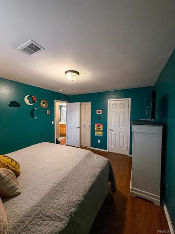 10077 Allen Pointe Drive, Allen Park, MI 48101