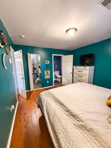 10077 Allen Pointe Drive, Allen Park, MI 48101