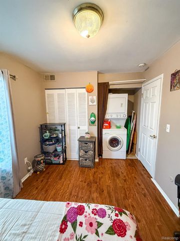 10077 Allen Pointe Drive, Allen Park, MI 48101