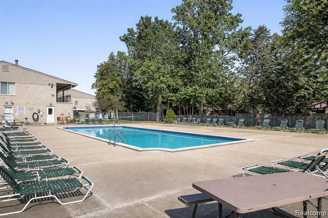10077 Allen Pointe Drive, Allen Park, MI 48101