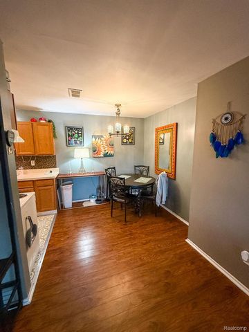 10077 Allen Pointe Drive, Allen Park, MI 48101