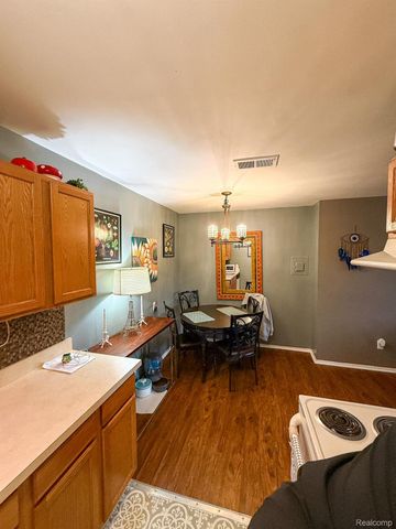 10077 Allen Pointe Drive, Allen Park, MI 48101