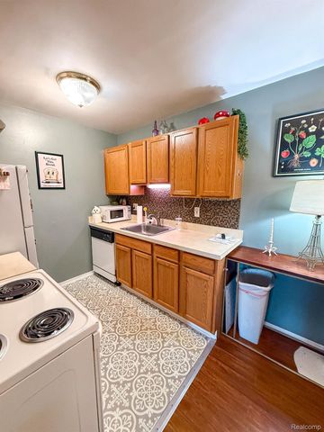 10077 Allen Pointe Drive, Allen Park, MI 48101