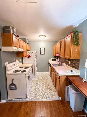 10077 Allen Pointe Drive, Allen Park, MI 48101