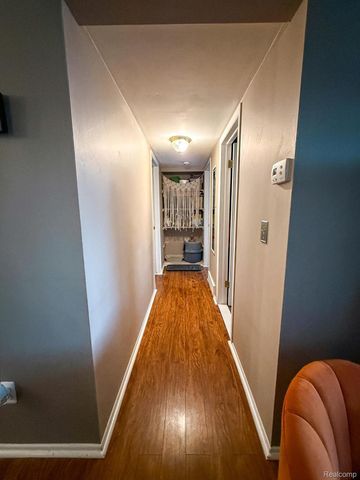 10077 Allen Pointe Drive, Allen Park, MI 48101