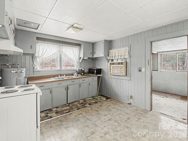 1526 Bills Creek Road, Lake Lure, NC 28746