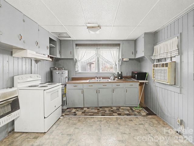 1526 Bills Creek Road, Lake Lure, NC 28746