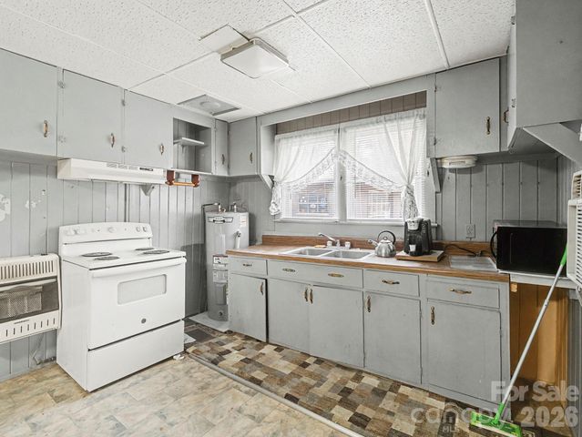 1526 Bills Creek Road, Lake Lure, NC 28746