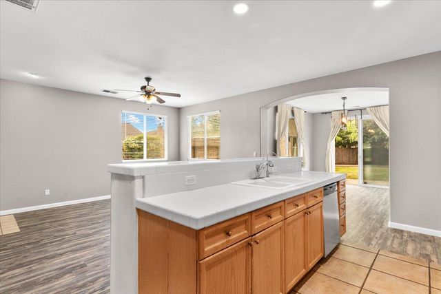 792 Jacob Way, Oakdale, CA 95361