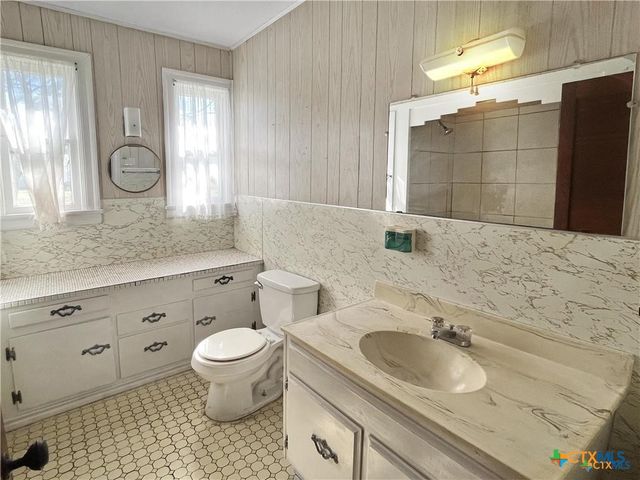 1915 & 1925 S Wall Street, Belton, TX 76513