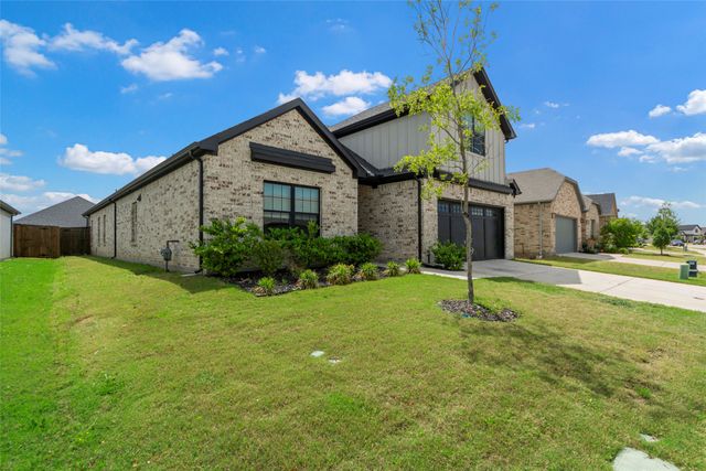 498 Oak Creek Drive, Lavon, TX 75166