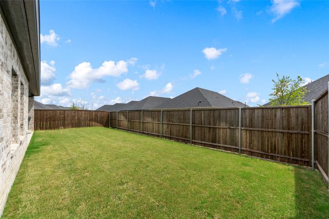 498 Oak Creek Drive, Lavon, TX 75166