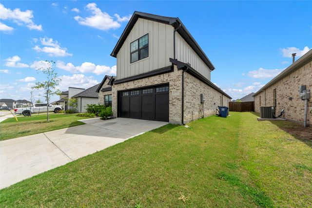498 Oak Creek Drive, Lavon, TX 75166