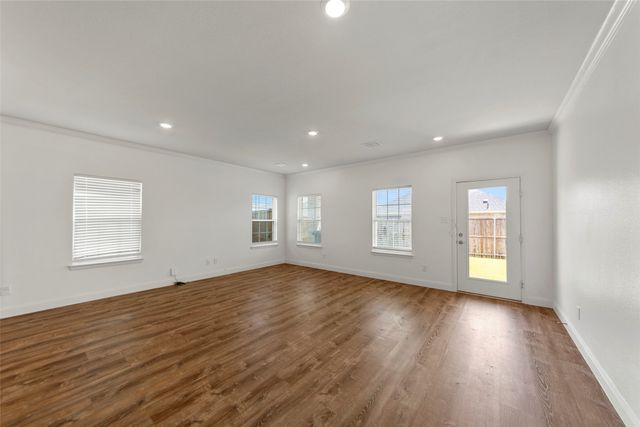 498 Oak Creek Drive, Lavon, TX 75166