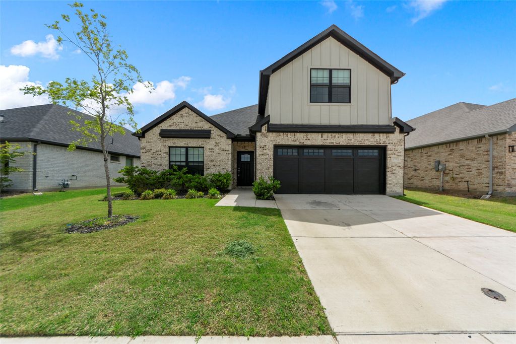 498 Oak Creek Drive, Lavon, TX 75166